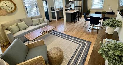 Downtown Newport 2br Apartment W/ Parking & Deck - Unit 4 2 Bedroom Apts
