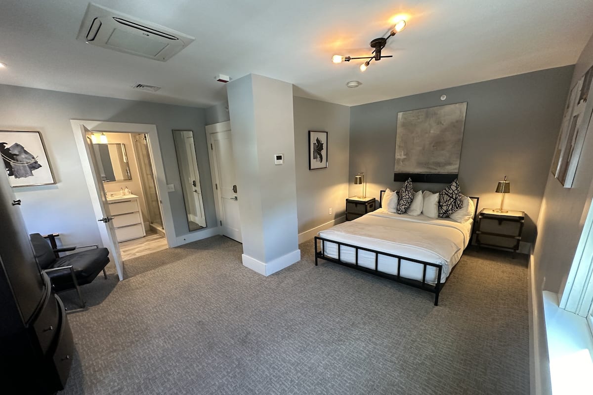 House, 1 Bedroom | 1 bedroom, laptop workspace, iron/ironing board, free WiFi