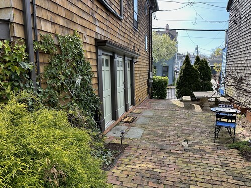 Unique 2 Bed 1 Bath Apartment Off Broadway #3 2 Bedroom Apts