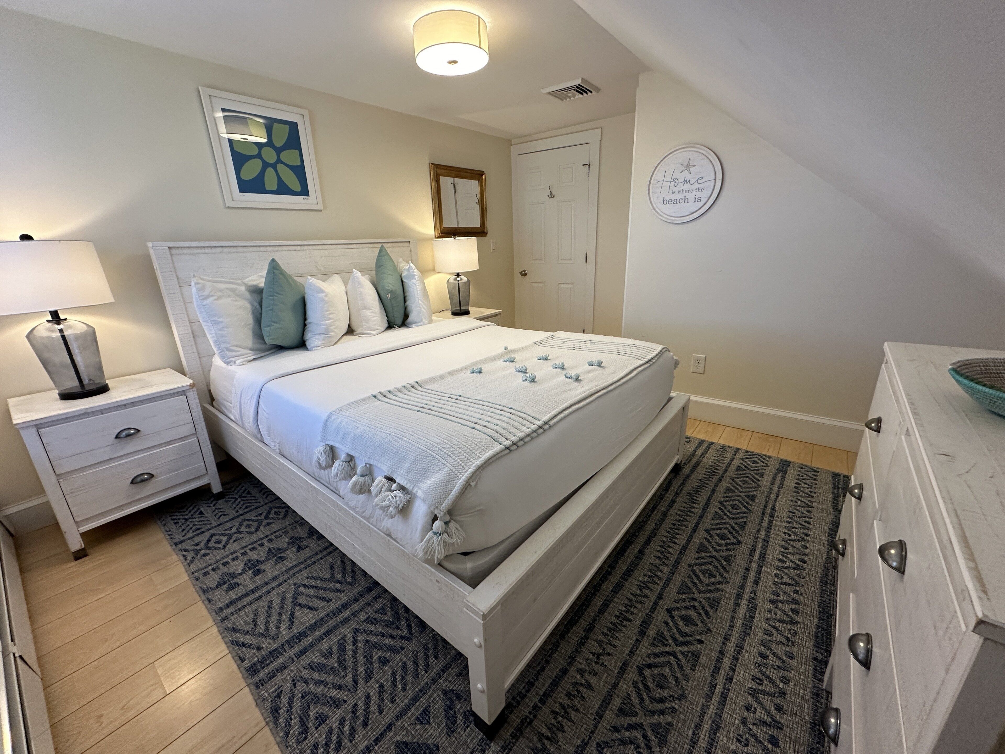 2 bedrooms, iron/ironing board, free WiFi