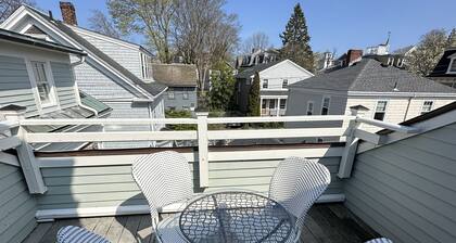 Unique Loft With Rooftop Deck In Downtown Newport - Unit 3 Home