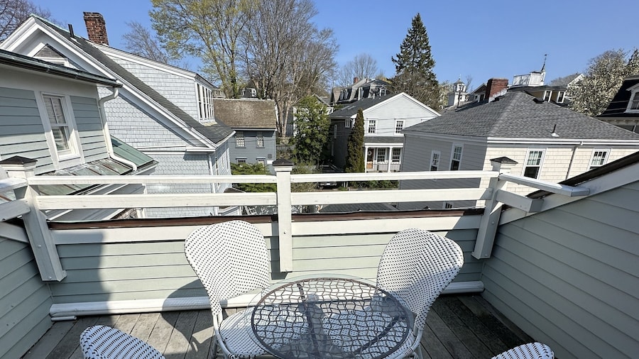 Unique Loft With Rooftop Deck In Downtown Newport - Unit 3 Home