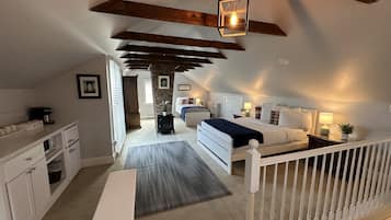 Laptop workspace, iron/ironing board, free WiFi