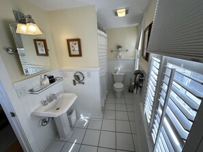 A bathroom with a sink, mirror, toilet, and shower. - Entire Historic 5 Bed/ 5 Bath Inn Sleeps 17 5 Bedroom Home (Newport)