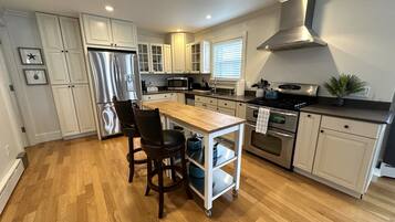 Căn hộ, 2 phòng ngủ | Bếp riêng | Tủ lạnh, lò nướng, dụng cụ pha cà phê/trà, lò nướng bánh mì