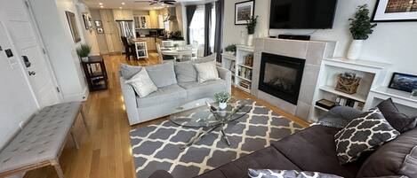 Apartment, 2 Bedrooms | Living area