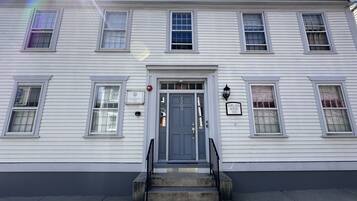 Apartment, 2 Bedrooms | Exterior detail