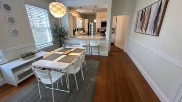 House, 4 Bedrooms | Dining