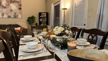 Duplex, 3 Bedrooms | Dining