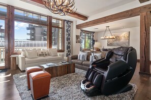 Living area - Ski-in/ski-out 3br Deer Valley Retreat 3 Bedroom Condo (Park City)