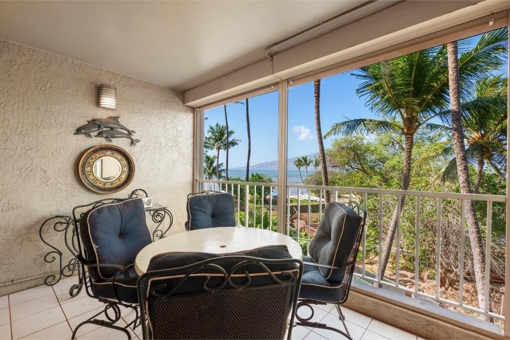 Condo, 2 Bedrooms | Dining
