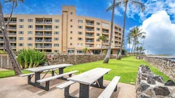 Condo, 2 Bedrooms | Outdoor dining