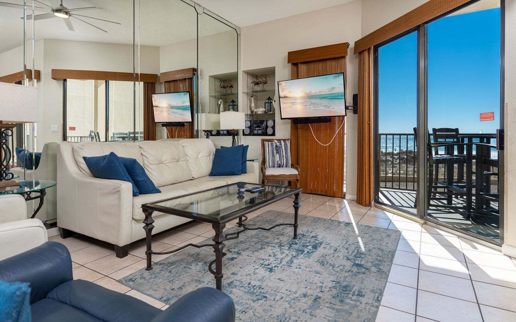 Condo, 3 Bedrooms | Living area