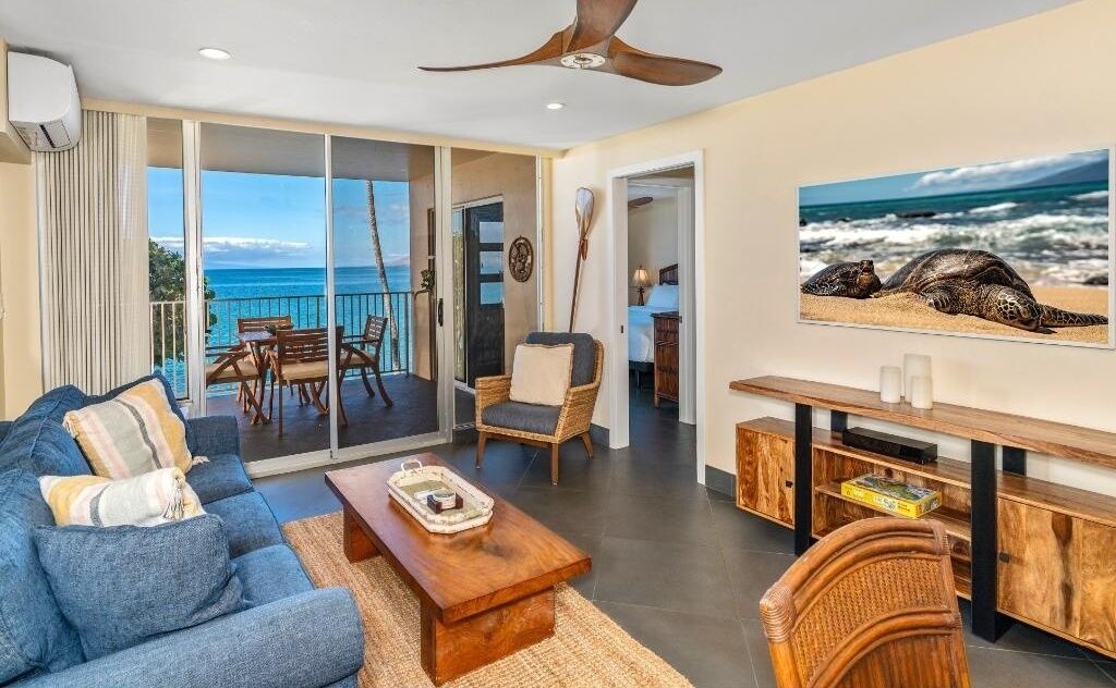Condo, 2 Bedrooms | Living area