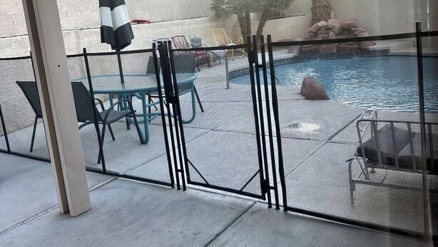 A covered outdoor area with a pool, chairs, and a table. - Wonderful 3-bedroom house with Pool and garage Las Vegas (North Las Vegas)