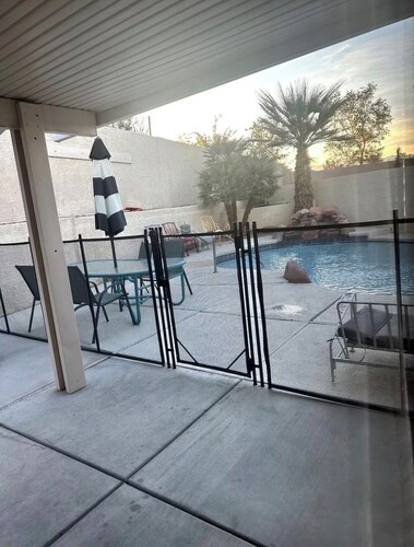 Wonderful 3-bedroom house with Pool and garage Las Vegas
