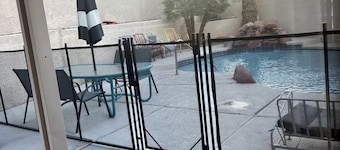 Wonderful 3-bedroom house with Pool and garage Las Vegas