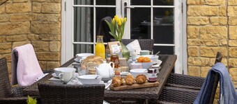 Appledore Cottage  - Comfy and cosy dog friendly holiday home in the Cotswolds