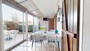 Dining - Le Gouvernail Seaside getaway in Saint-Hilaire-de-Riez (Saint-Hilaire-de-Riez)