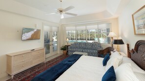 Free WiFi, bed sheets - 1338 Jamacia Road - situated on the exclusive Island Country Club golf course. (Marco Island)