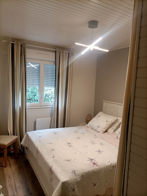 4 habitaciones, tabla de planchar con plancha y wifi 