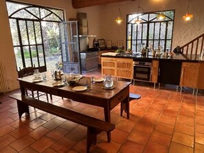 Dining - Charming family winegrower's house in the center of Marseillan, sleeps 12 (Marseillan)
