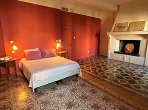 6 Schlafzimmer, Schreibtisch, Bügeleisen/Bügelbrett, kostenloses WLAN