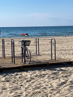 Beach - Charming family winegrower's house in the center of Marseillan, sleeps 12 (Marseillan)