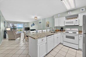 Fridge, microwave, oven, stovetop - Gulf Shores Plantation-Palms 6209 (Gulf Shores)