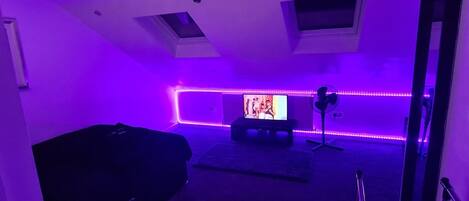 Tabla de planchar con plancha y wifi