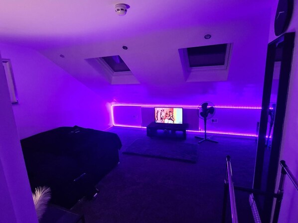 Iron/ironing board, WiFi