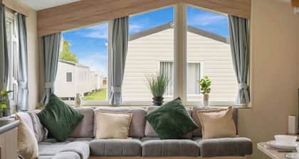 Starlink Wi-Fi |Near Pool & Beach |3BR Seton Sands