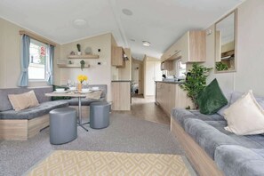 TV, fireplace, offices - Near Pool & Beach| Starlink Wi-Fi |3BR Seton Sands (Port Seton)