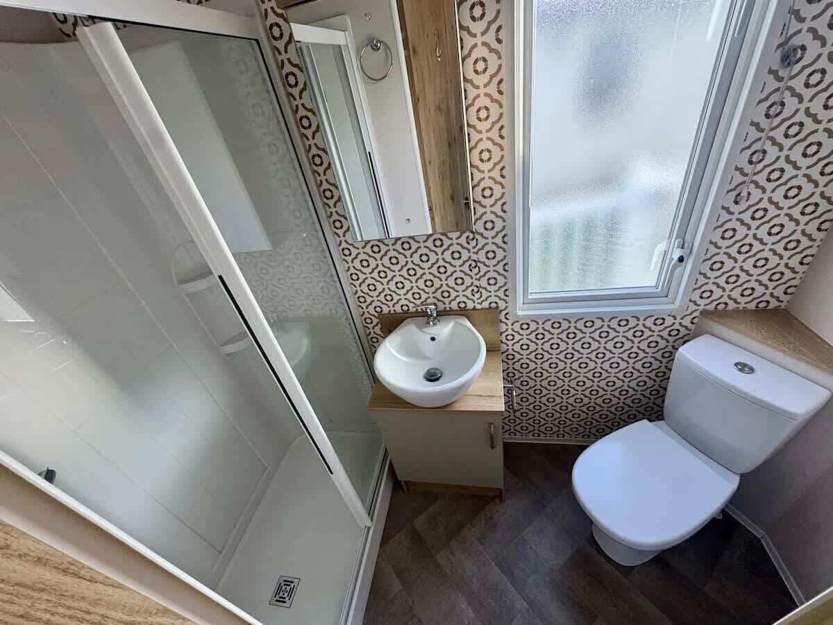 Shower, hair dryer, towels, shampoo