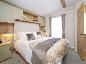 3 slaapkamers, een strijkplank/strijkijzer, reisbedje, wifi