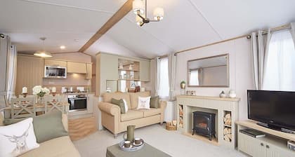 Seabreeze Lodge - 3BR Luxury Coastal Lodge - Sleeps 8