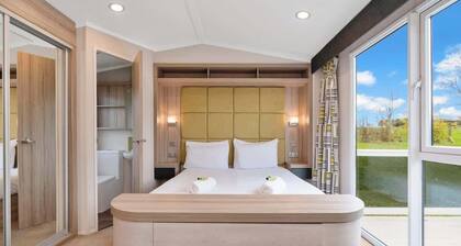 Kingsbarns Retreat - 2BR Luxury Lodge | Sleeps 6