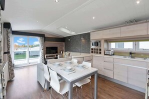 Interior - Seton Sands Kingsbarns Retreat - 2BR Luxury Lodge - Sleeps 6 (Port Seton)