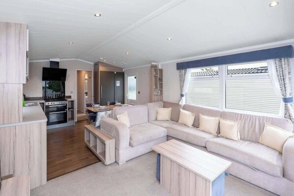 TV, fireplace, stereo, offices