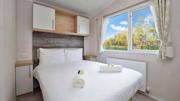 3 makuuhuonetta, silitysrauta/-lauta, vauvan matkasänky, Wi-Fi