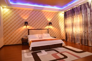 Desk, laptop workspace - Train Luxe Hotel (Livingstone)