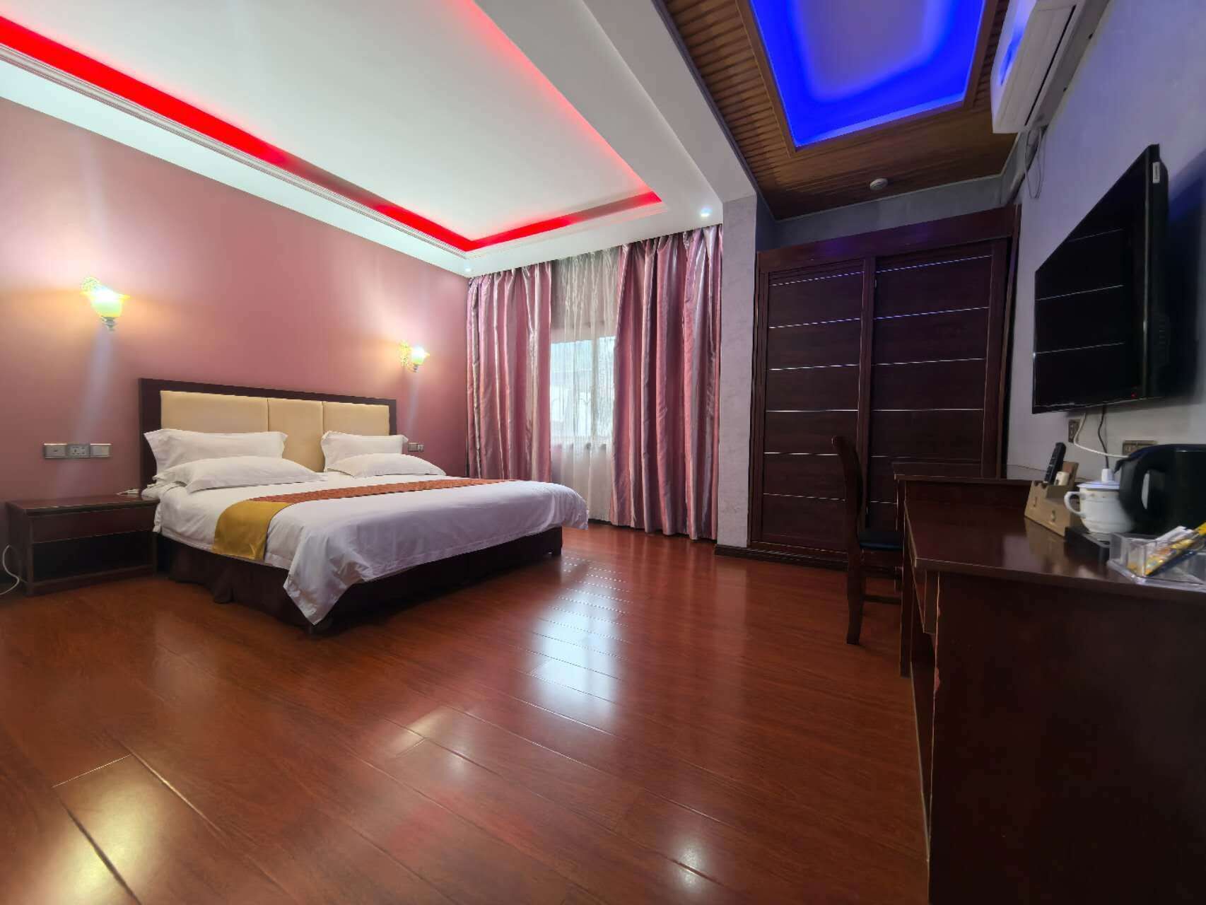 Standard Double Room | Desk, laptop workspace