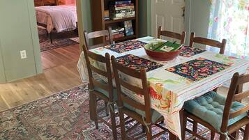 2 dormitorios, escritorio, tabla de planchar con plancha y wifi gratis