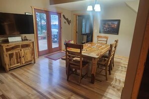 Dining - Sunsets on Beaver Dam Lake (Cumberland)