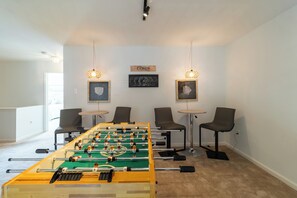 Games room - Perfect for families! Spacious 3-bedroom townhome in marvelous Lewes with pool (Lewes)