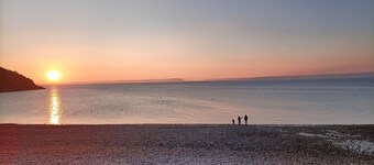 Penty of charm, authenticity and a cocooning atmosphere (wood-burning stove, stone & lime walls)