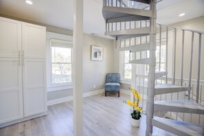 Interior - Cozy Fountain Square Retreat Just Steps from Downtown Indianapolis (Indianapolis)
