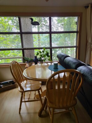 Interior - 4-bedroom waterfront cottage in Trent Lakes (Trent Lakes)