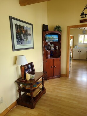 Interior - 4-bedroom waterfront cottage in Trent Lakes (Trent Lakes)