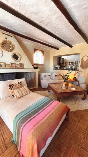 3 bedrooms, iron/ironing board, WiFi, bed sheets - Charming Villa with pool on top of Marinha Beach (Lagoa)